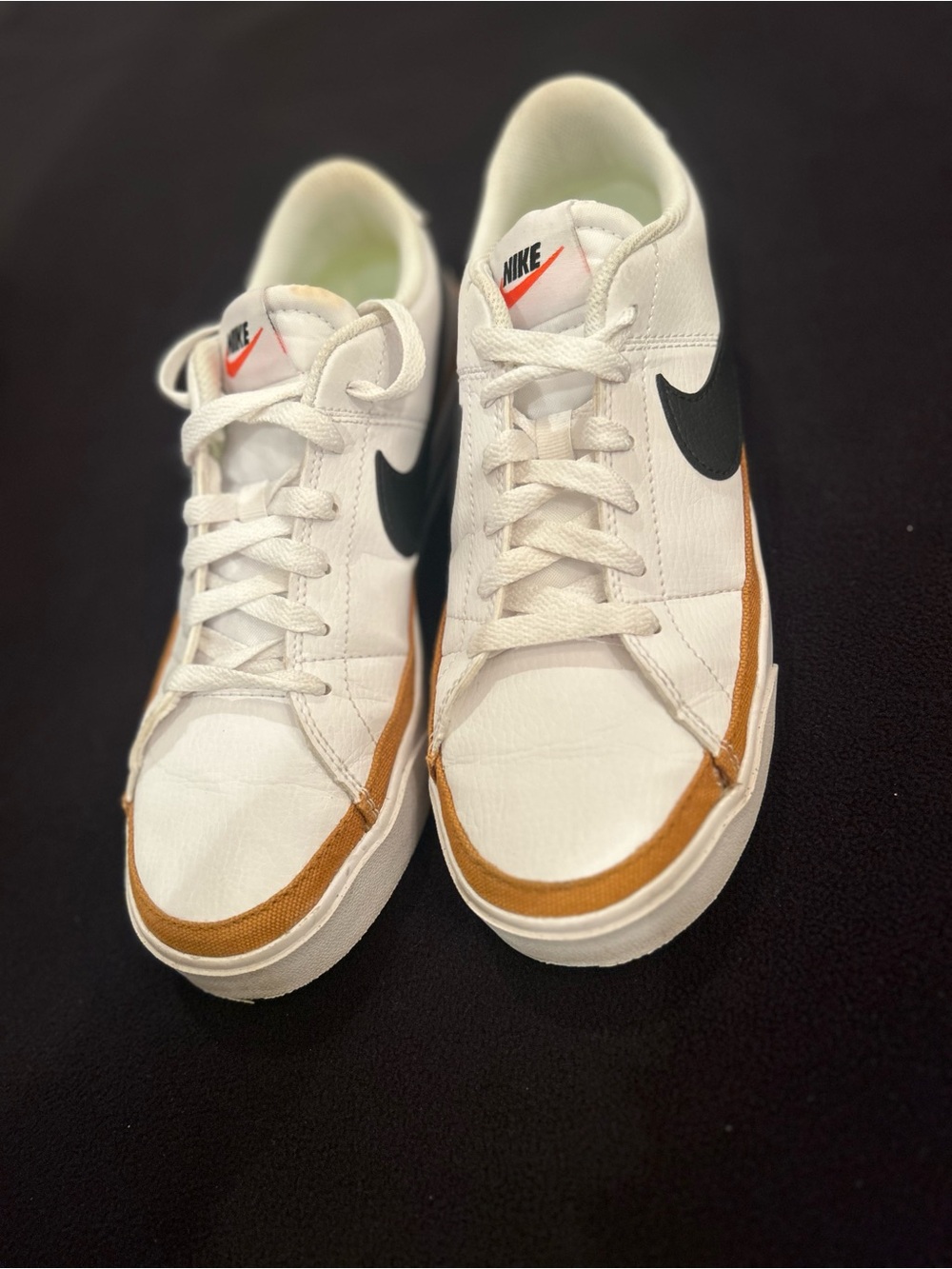 Nike women’s Low Top Lace Up Athletic Sneakers White Black Swoosh Gum Sole